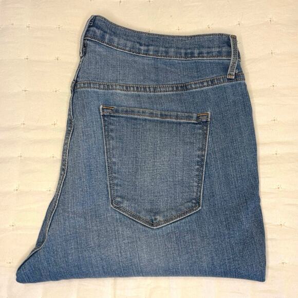 Old Navy Curvy Boot Cut Mid Rise Jeans Women's 14 | Light Blue Denim - Picture 10 of 10